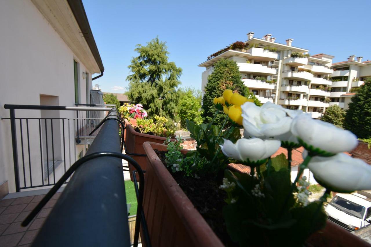 Casa Vacanze Chez La Reine - Holiday Home วิเชนซา ภายนอก รูปภาพ